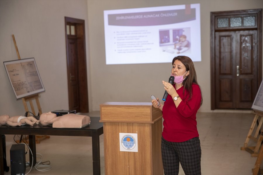 Silifke'de Kadınlara İlk Yardım Eğitimi