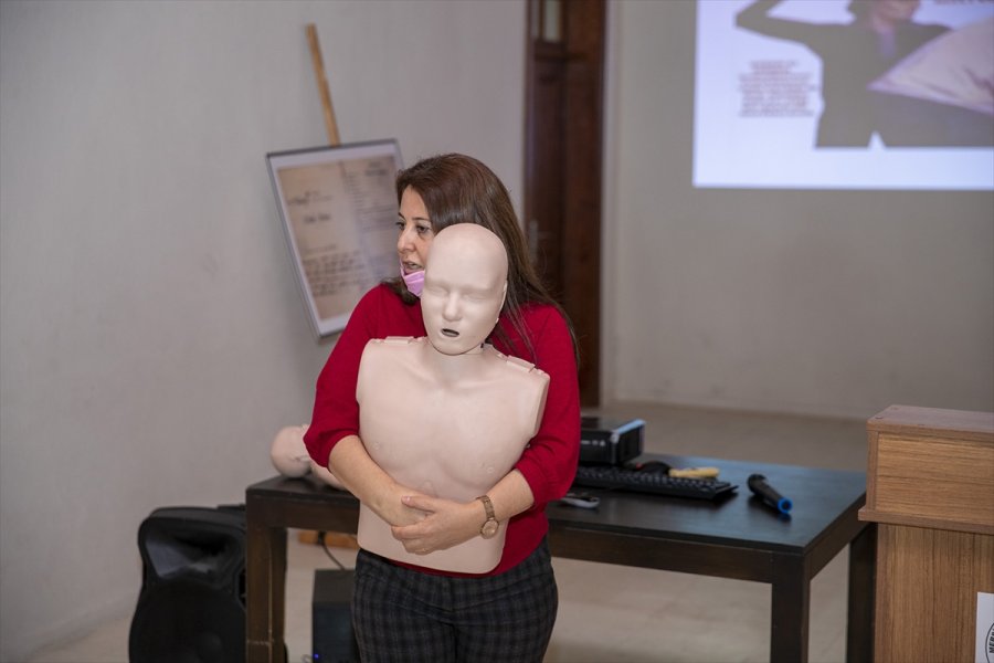 Silifke'de Kadınlara İlk Yardım Eğitimi