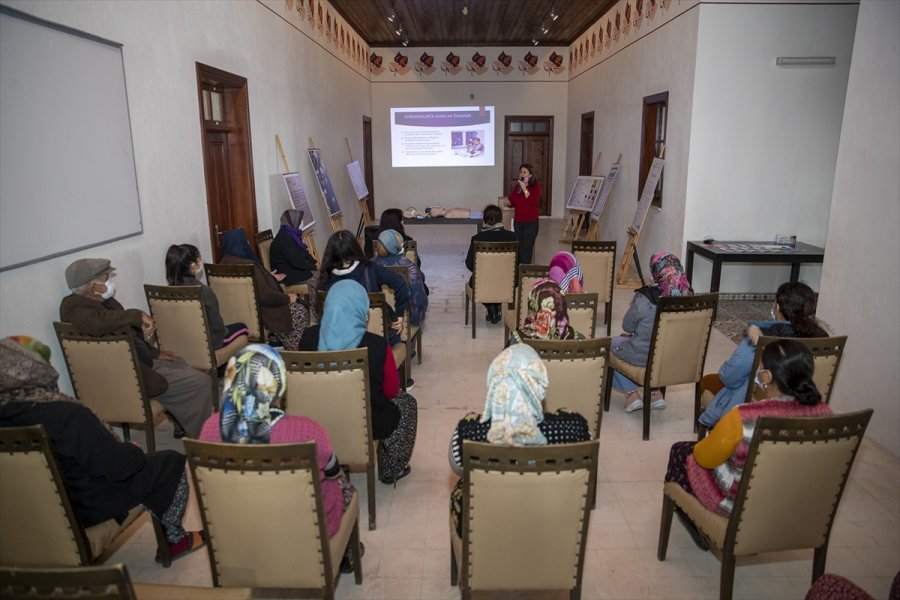 Silifke'de Kadınlara İlk Yardım Eğitimi