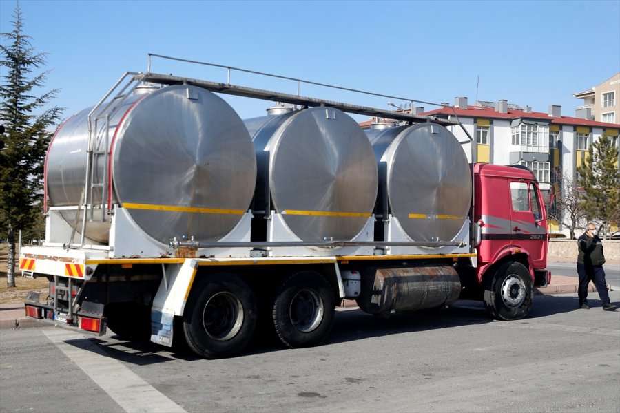 Freni Patlayan Süt Kamyonu 5 Araca Çarparak Durabildi