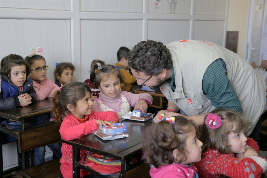 Türkiye Diyanet Vakfı İdlib Ve Azez'de 8 Bin Çocuğa Eğitim İmkanı Sağlıyor