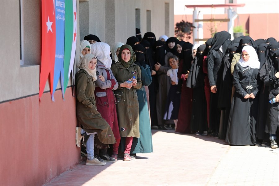 Türkiye Diyanet Vakfı İdlib Ve Azez'de 8 Bin Çocuğa Eğitim İmkanı Sağlıyor