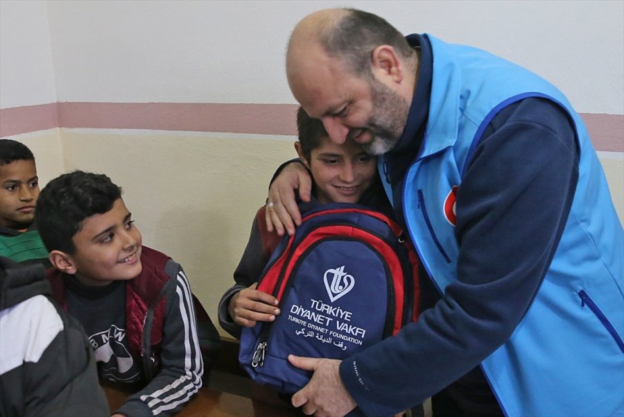Türkiye Diyanet Vakfı İdlib Ve Azez'de 8 Bin Çocuğa Eğitim İmkanı Sağlıyor