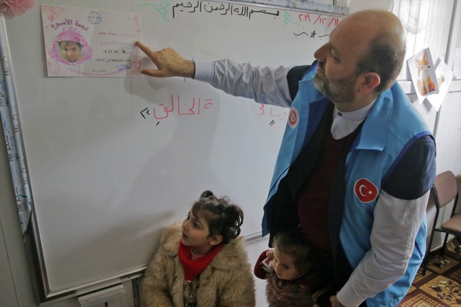 Türkiye Diyanet Vakfı İdlib Ve Azez'de 8 Bin Çocuğa Eğitim İmkanı Sağlıyor
