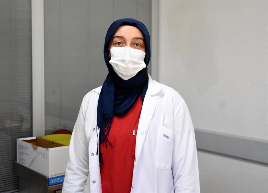 Aksaray'da Sağlık Çalışanlarına Coronavac Aşısının İkinci Dozu Yapılmaya Başlandı