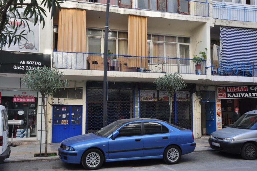 Antalya'da Bir Kadının Balkondan Düşüp Yaralanma Anı Güvenlik Kamerasına Yansıdı