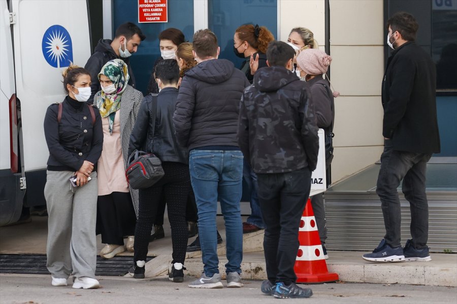 Antalya'da Dağlık Alanda Ölü Bulunan 11 Yaşındaki Çocuğun Cenazesi Ailesi Tarafından Alındı