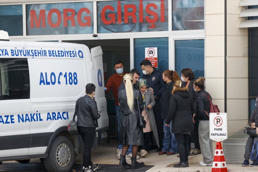 Antalya'da Dağlık Alanda Ölü Bulunan 11 Yaşındaki Çocuğun Cenazesi Ailesi Tarafından Alındı