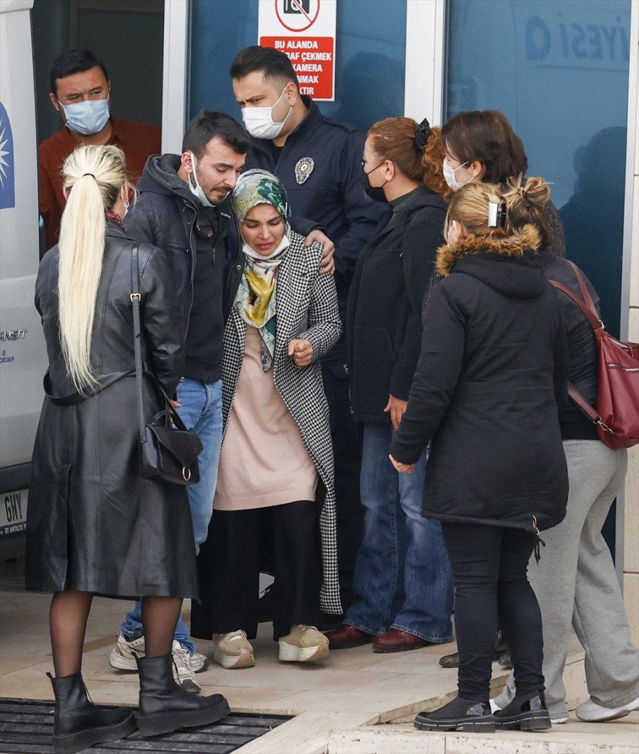 Antalya'da Dağlık Alanda Ölü Bulunan 11 Yaşındaki Çocuğun Cenazesi Ailesi Tarafından Alındı