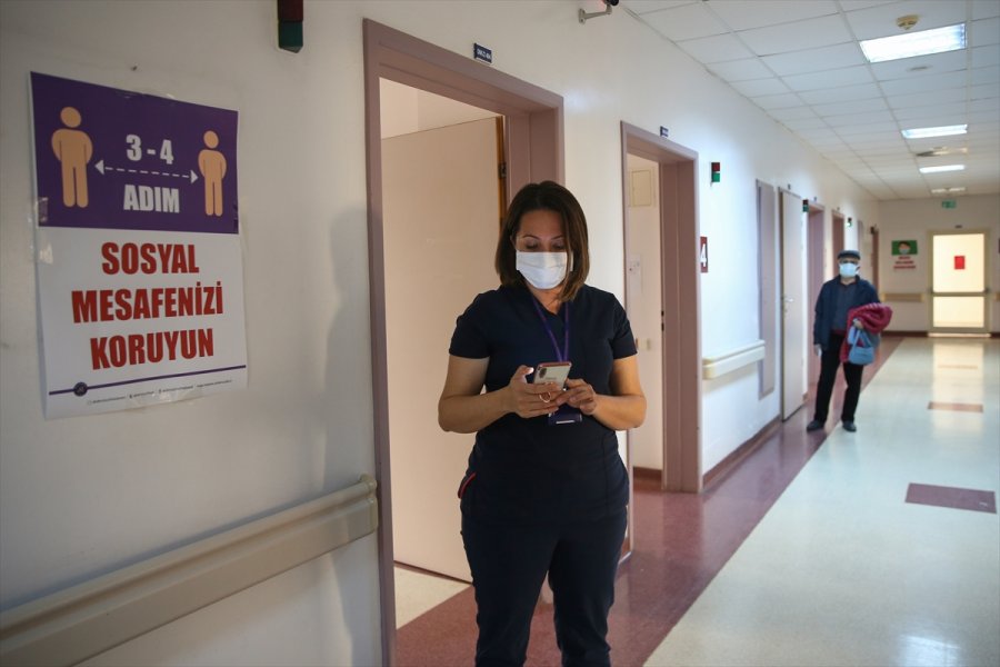 Antalya, Muğla, Isparta Ve Burdur'da Sağlık Çalışanlarına Coronavac Aşısının İkinci Dozu Yapılmaya Başlandı