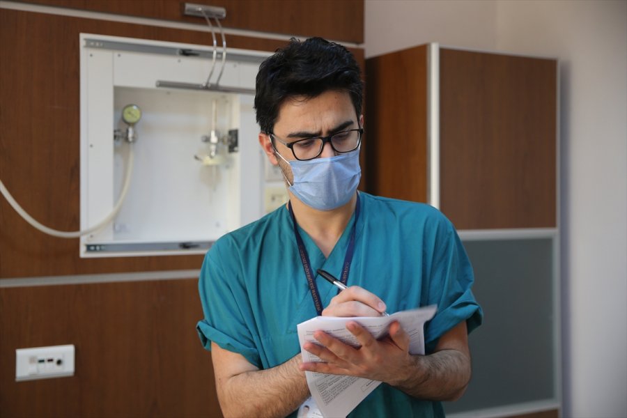 Antalya, Muğla, Isparta Ve Burdur'da Sağlık Çalışanlarına Coronavac Aşısının İkinci Dozu Yapılmaya Başlandı