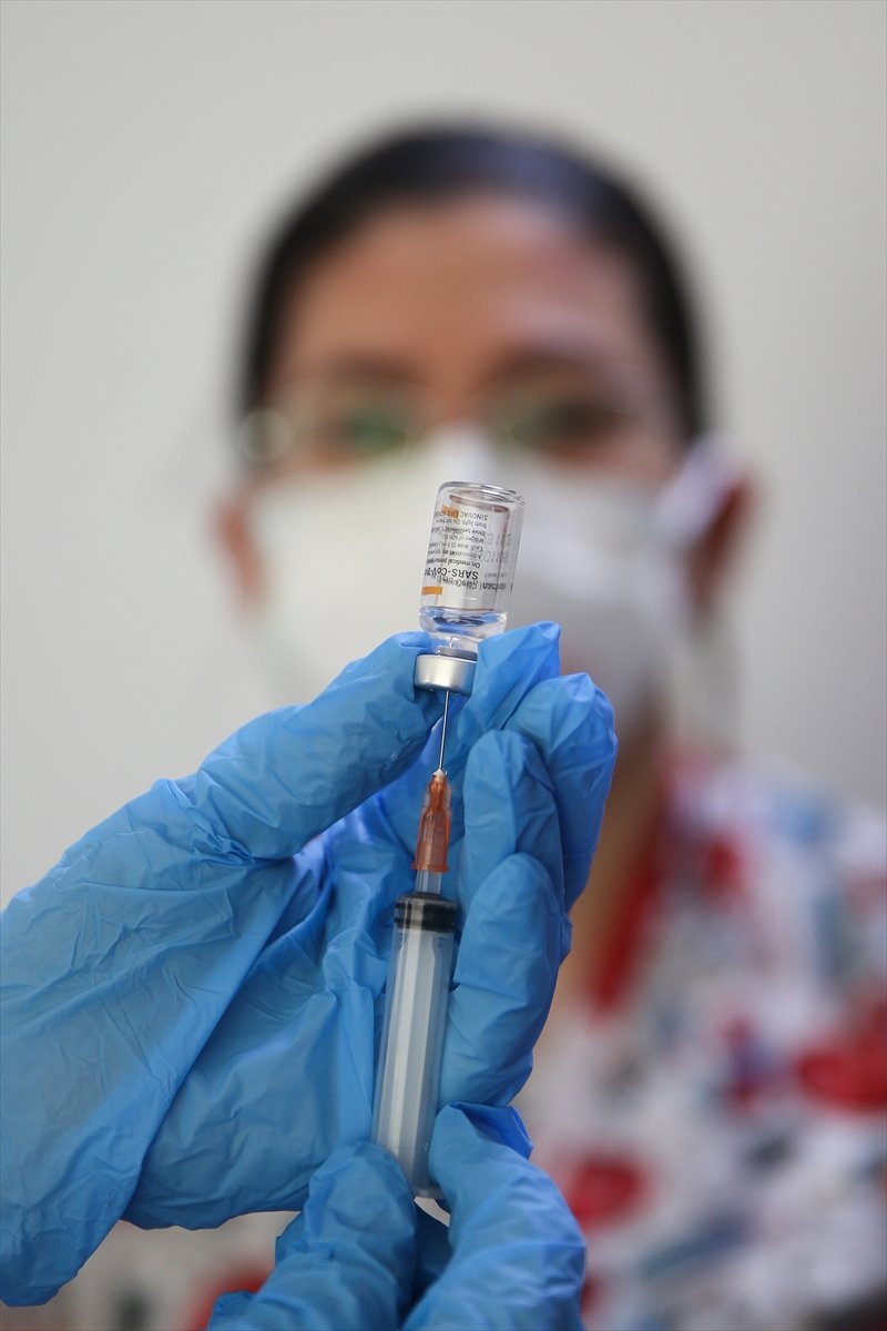 Antalya, Muğla, Isparta Ve Burdur'da Sağlık Çalışanlarına Coronavac Aşısının İkinci Dozu Yapılmaya Başlandı