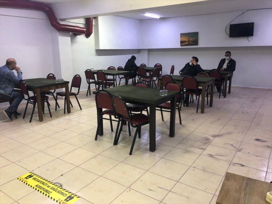 Eskişehir'de Kumar Oynatılan Dernek Binasındaki 34 Kişiye Para Cezası