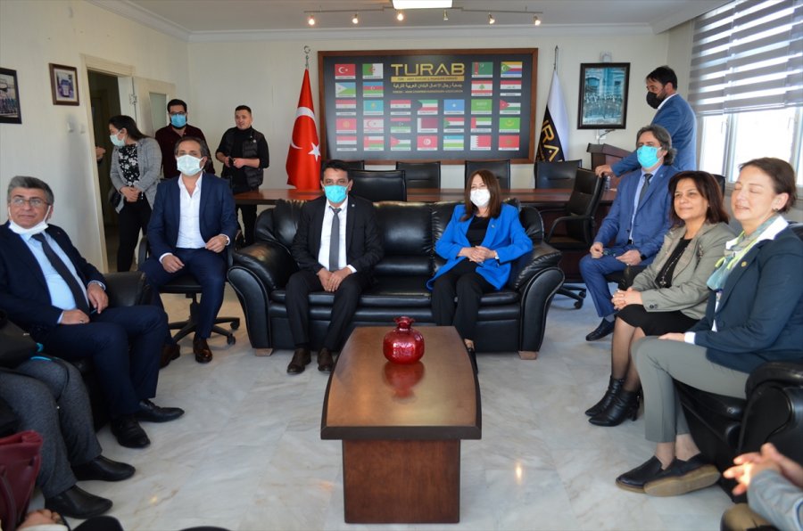 İyi Partili Şenol Sunat, Mersin'de Çeşitli Ziyaretlerde Bulundu