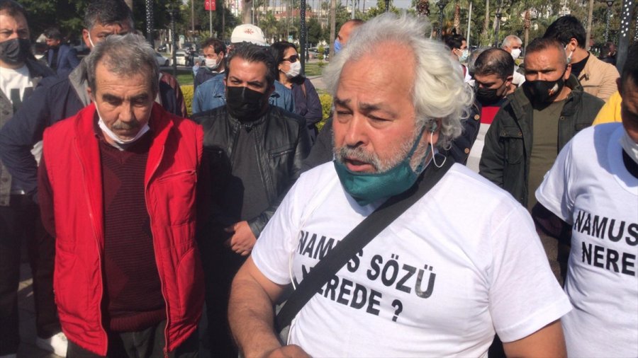 Mersin Büyükşehir Belediyesinde İşten Çıkarılan Personel Basın Açıklaması Yaptı