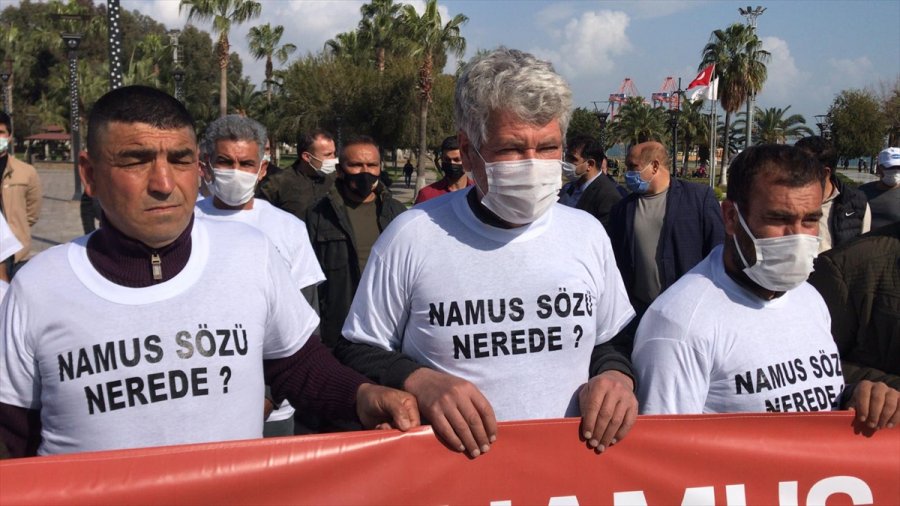 Mersin Büyükşehir Belediyesinde İşten Çıkarılan Personel Basın Açıklaması Yaptı