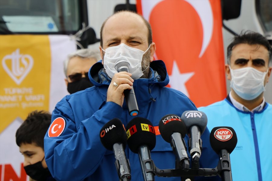 Kayseri'den Suriye'ye 6 Tır Yardım Malzemesi Gönderildi