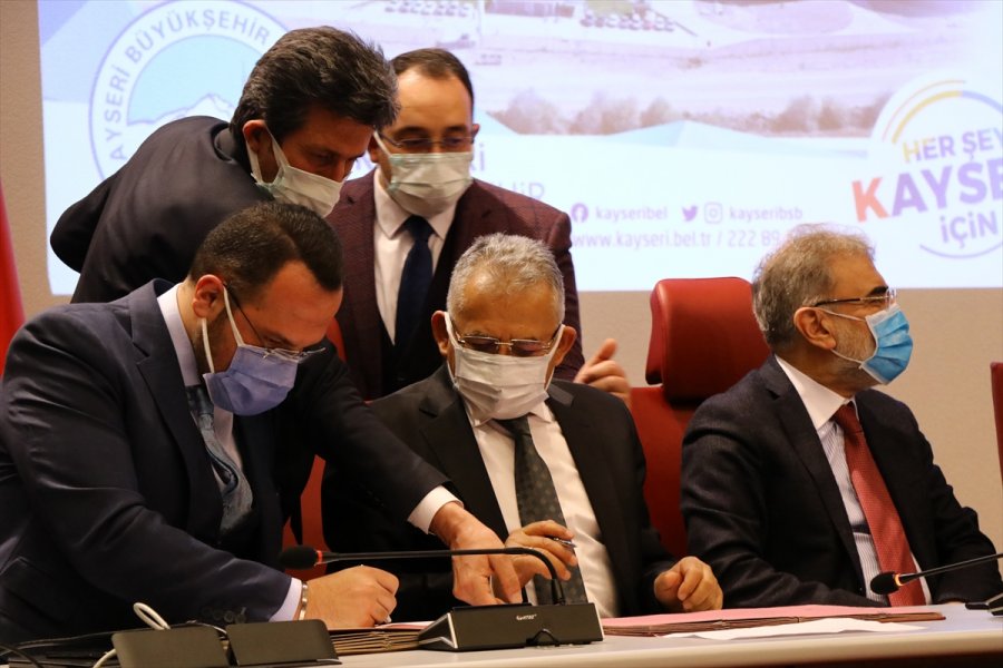 Kayseri'ye Kurulacak 4,5'ar Megavatlık Biyogaz Tesisi Ve Hibrit Güneş Santrali İçin İmzalar Atıldı