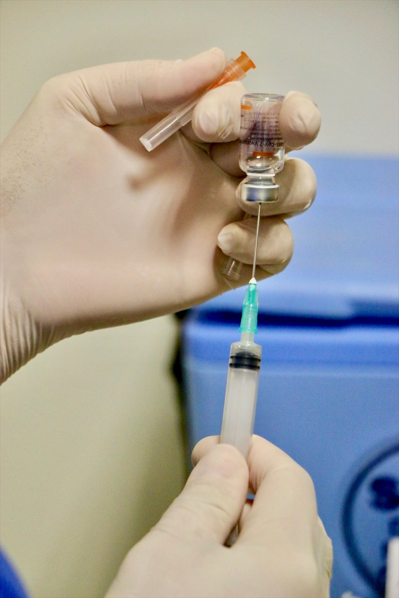 Kovid-19 Aşısı Salgınla Mücadele Eden Sağlıkçılara Güç Verdi