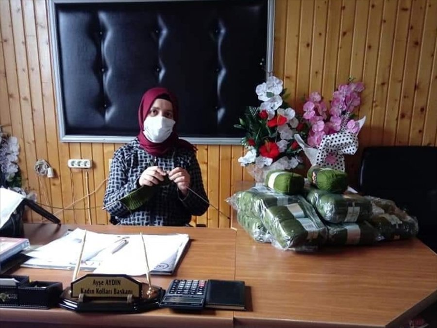 Mersinli Kadınlar Mehmetçik İçin Bere Örüyor