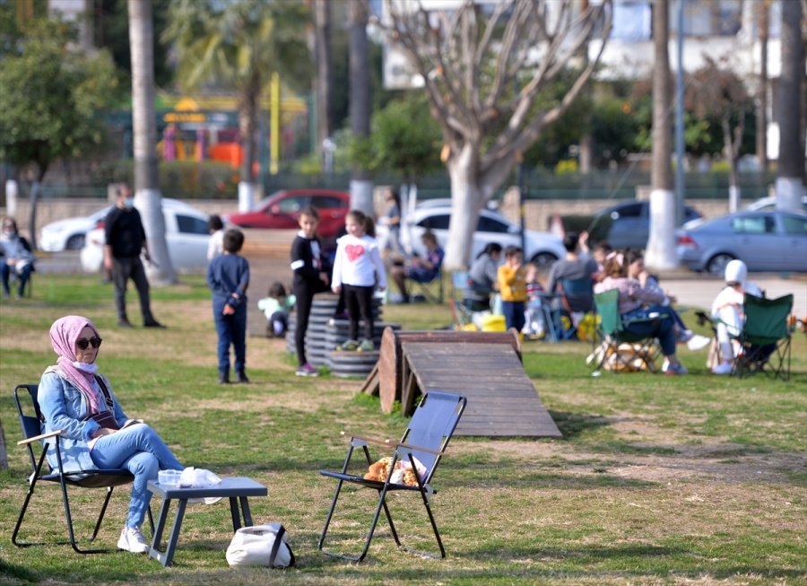 Yazdan Kalma Günlerin Yaşandığı Mersin'de Vatandaşlar Sahil Şeridini Doldurdu