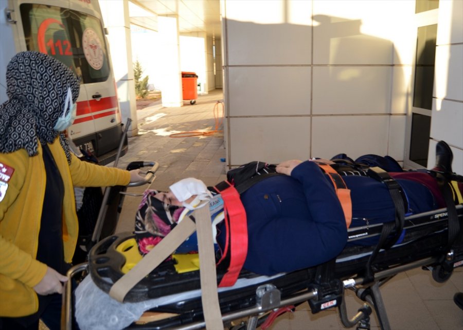 Aksaray'da Otomobille Tır Çarpıştı: 5 Yaralı