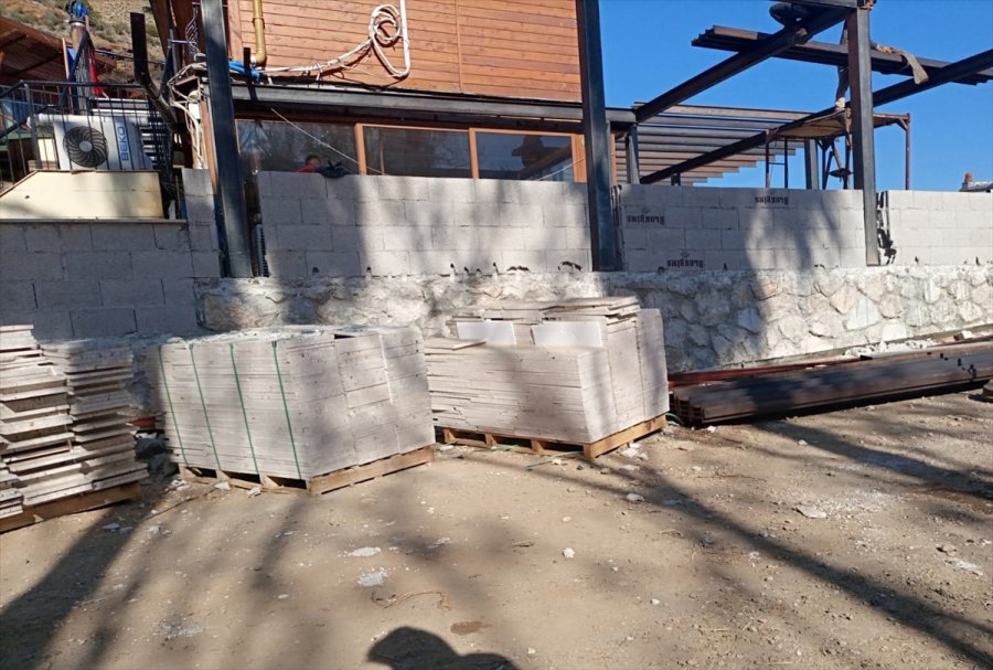 Antalya'da Üçüncü Derece Sit Alanındaki Kaçak Yapı Çalışması Durduruldu