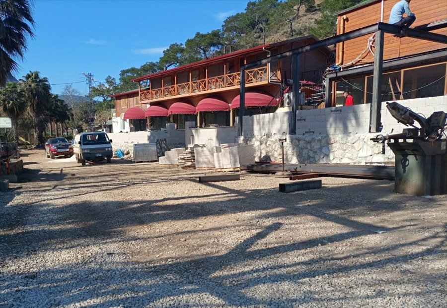 Antalya'da Üçüncü Derece Sit Alanındaki Kaçak Yapı Çalışması Durduruldu