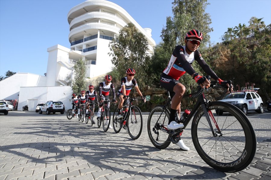 Malezyalı Bisiklet Takımı, Türkiye'de İlk Kez Yarışmanın Heyecanını Yaşıyor