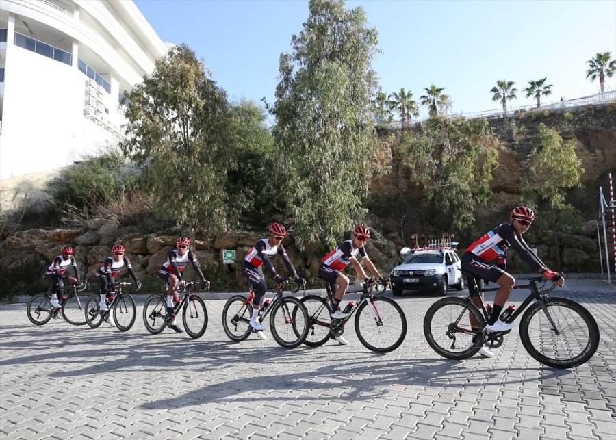 Malezyalı Bisiklet Takımı, Türkiye'de İlk Kez Yarışmanın Heyecanını Yaşıyor