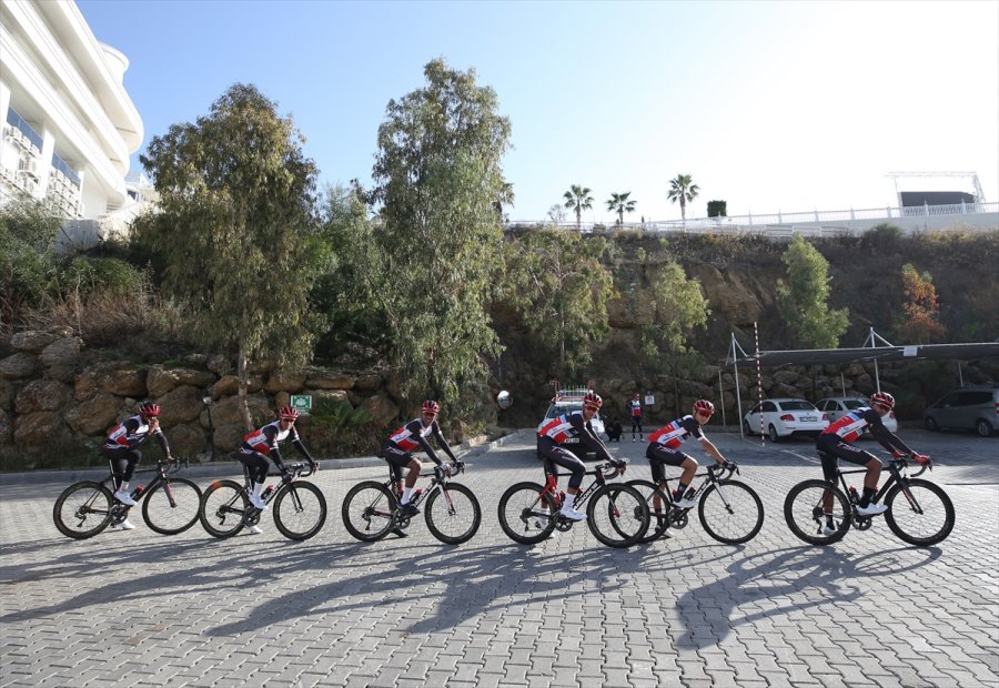 Malezyalı Bisiklet Takımı, Türkiye'de İlk Kez Yarışmanın Heyecanını Yaşıyor