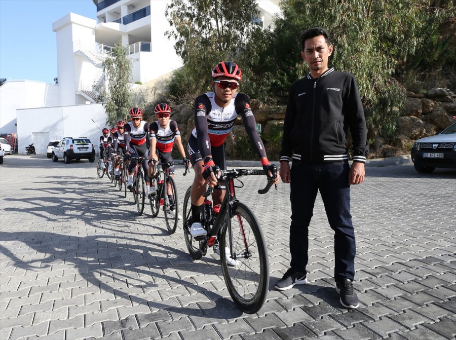 Malezyalı Bisiklet Takımı, Türkiye'de İlk Kez Yarışmanın Heyecanını Yaşıyor