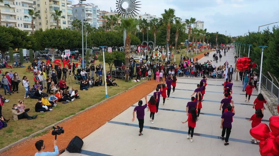 Mersin Sahilinde Sürpriz 14 Şubat Sevgililer Günü Etkinliği