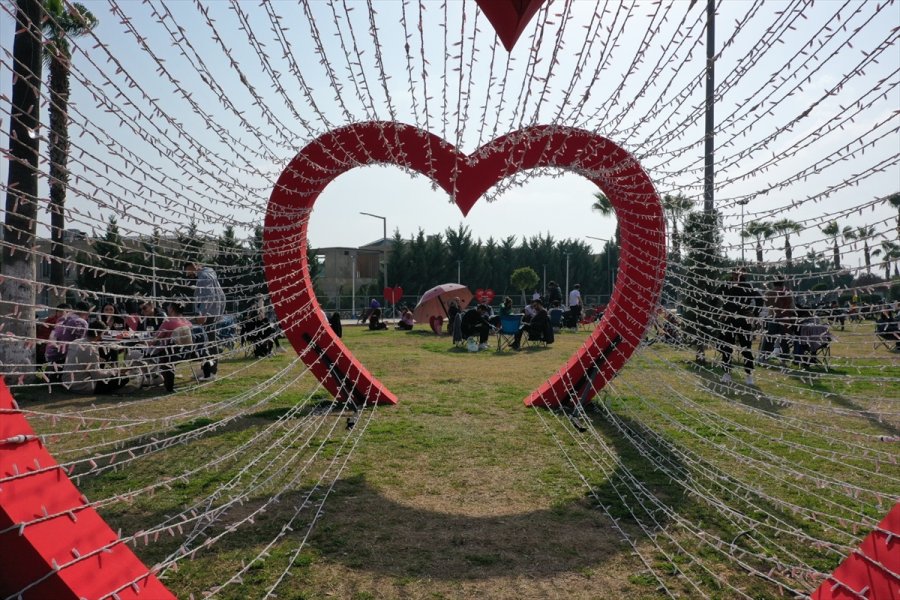 Mersin Sahilinde Sürpriz 14 Şubat Sevgililer Günü Etkinliği