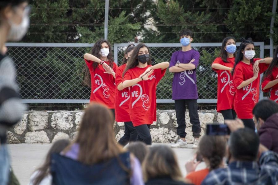Mersin Sahilinde Sürpriz 14 Şubat Sevgililer Günü Etkinliği