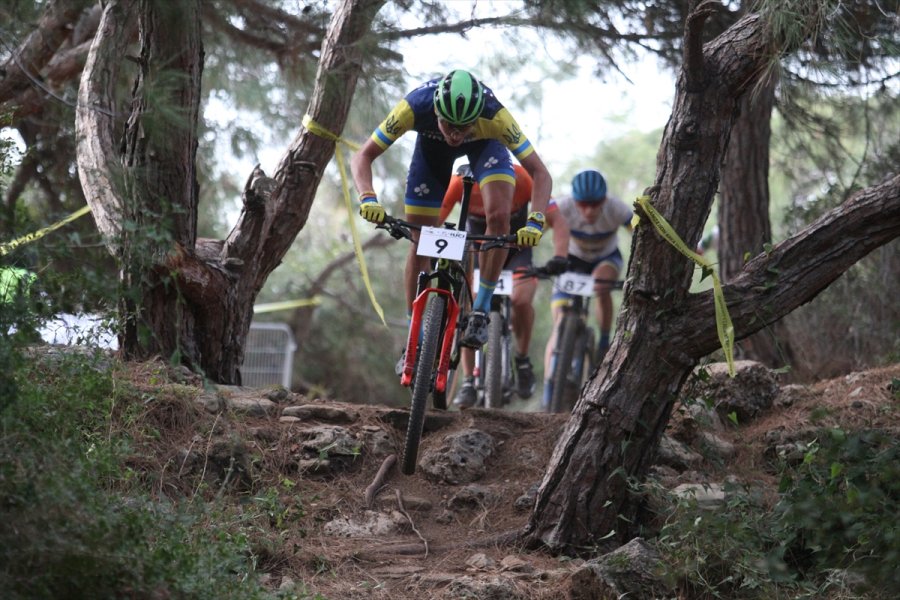 Alanya'da Düzenlenen 2021 Uluslararası Dağ Bisikleti Yarışları'nda Heyecan Sürüyor