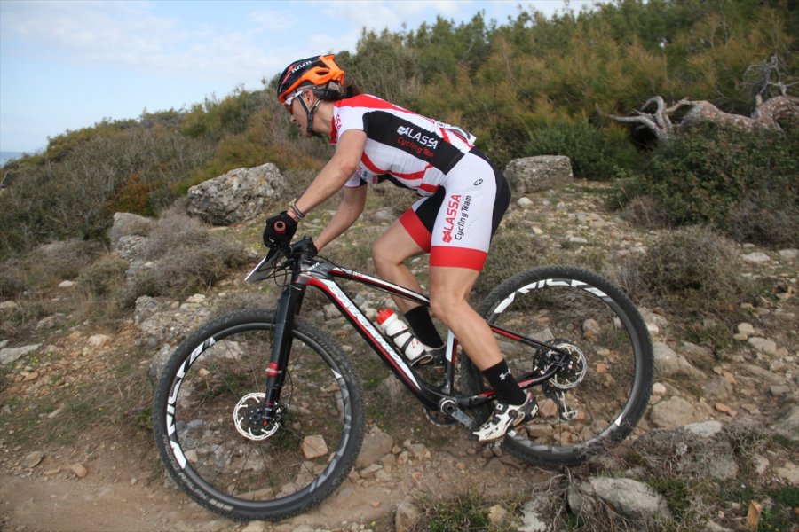 Alanya'da Düzenlenen 2021 Uluslararası Dağ Bisikleti Yarışları'nda Heyecan Sürüyor