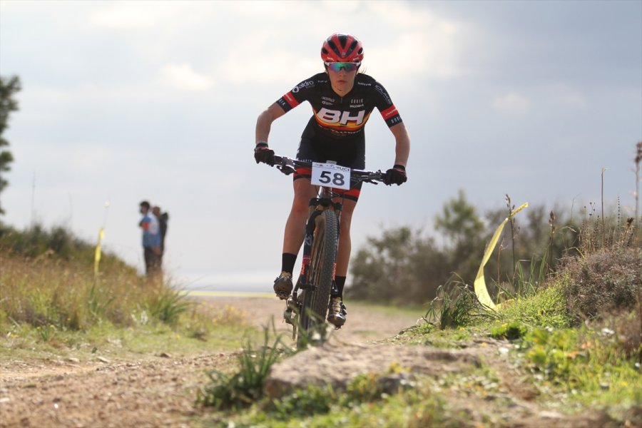 Alanya'da Düzenlenen 2021 Uluslararası Dağ Bisikleti Yarışları'nda Heyecan Sürüyor