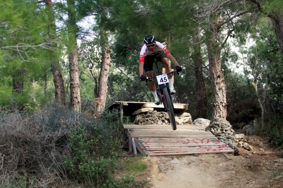 Alanya'da Düzenlenen 2021 Uluslararası Dağ Bisikleti Yarışları'nda Heyecan Sürüyor