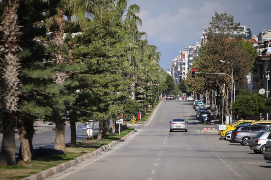 Antalya Ve Muğla Sokağa Çıkma Kısıtlamasıyla Sessizliğe Büründü