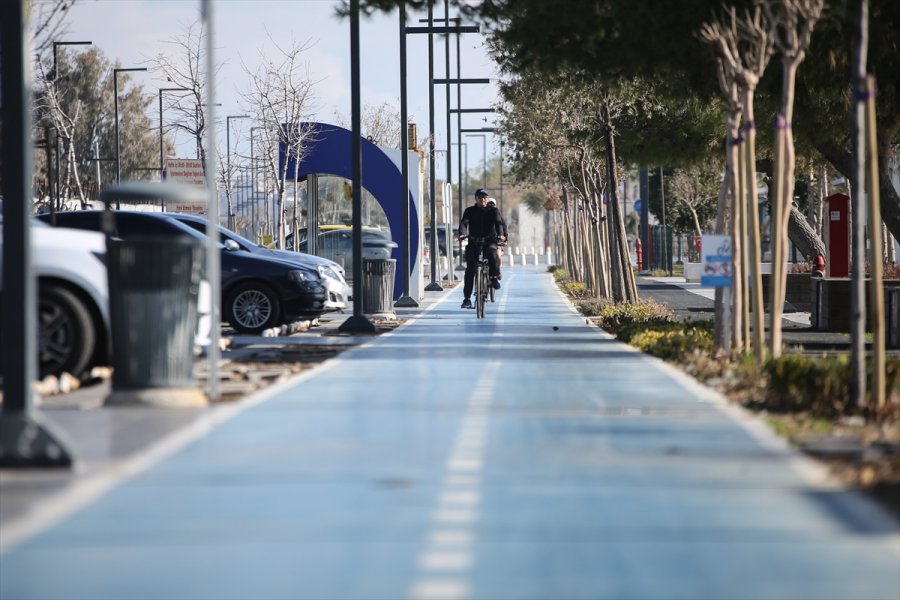 Antalya Ve Muğla Sokağa Çıkma Kısıtlamasıyla Sessizliğe Büründü