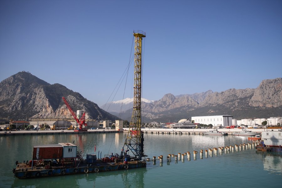 Antalya'da 20 Yılda 442 Lüks Yat Akdeniz Sularına İndirildi