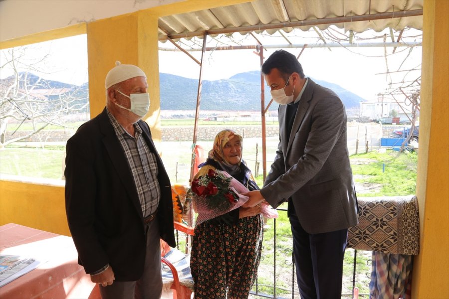 Başkan Ulutaş’tan Sevgililer Günü'nde Yaşlı Çiftlere Ziyaret