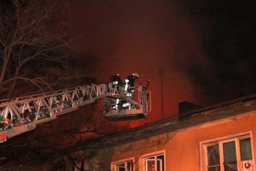 Kayseri'de Metruk Bir Ev Aynı Gece İki Kez Yakıldı