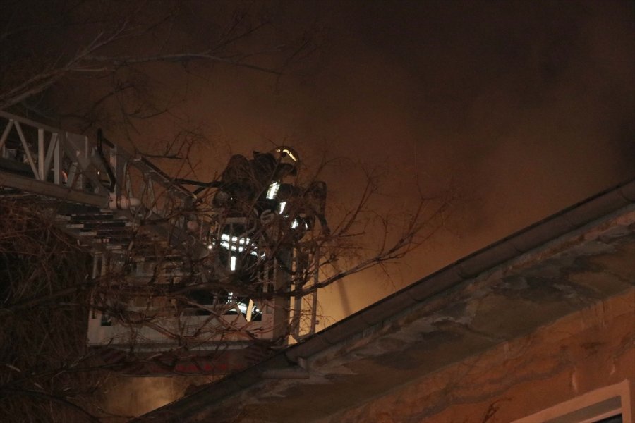 Kayseri'de Metruk Bir Ev Aynı Gece İki Kez Yakıldı