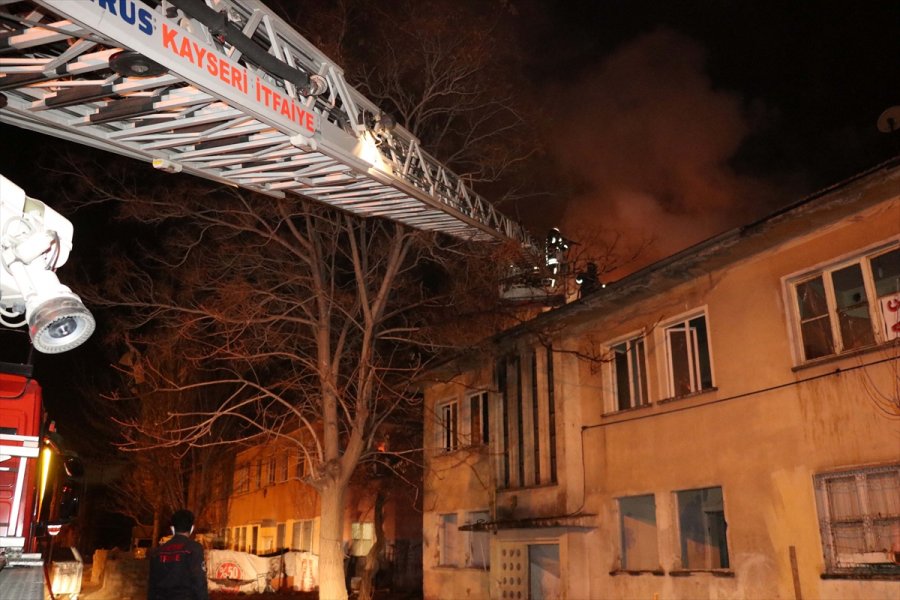 Kayseri'de Metruk Bir Ev Aynı Gece İki Kez Yakıldı