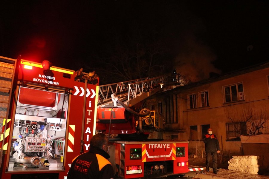 Kayseri'de Metruk Bir Ev Aynı Gece İki Kez Yakıldı