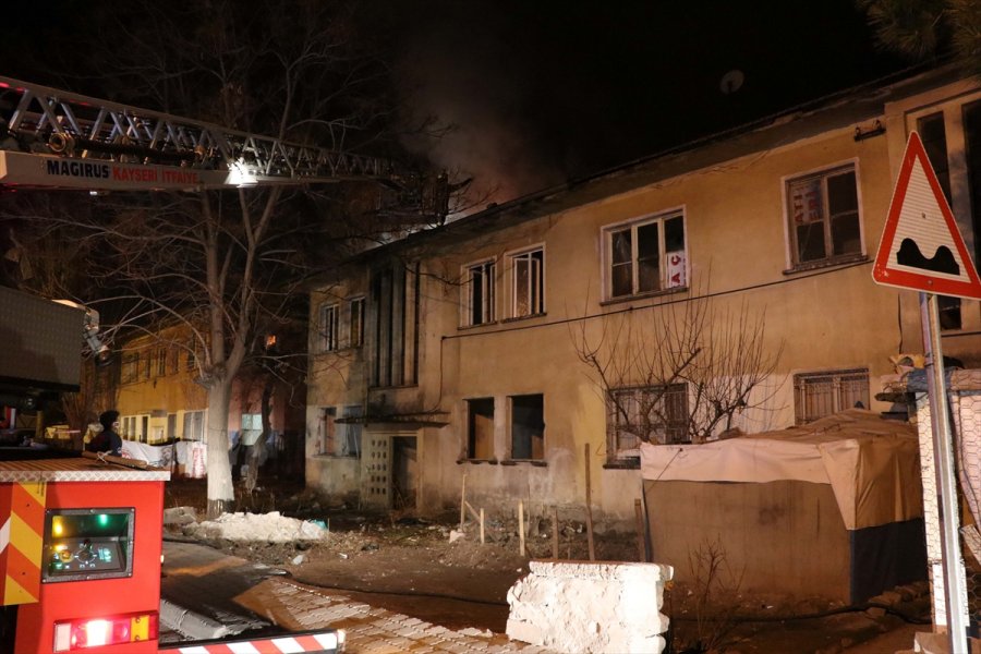 Kayseri'de Metruk Bir Ev Aynı Gece İki Kez Yakıldı