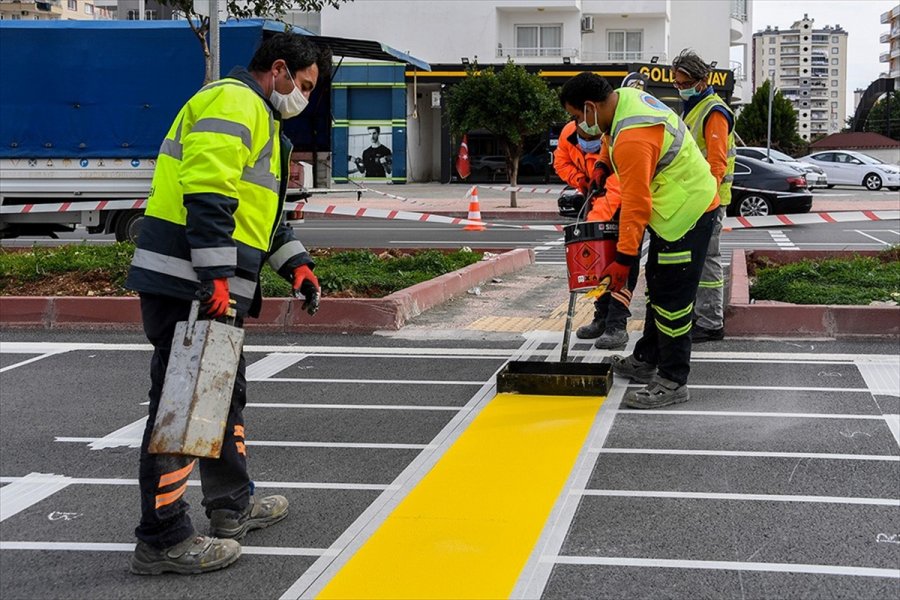 Mersin'de Görme Engelliler İçin Yaya Geçidi