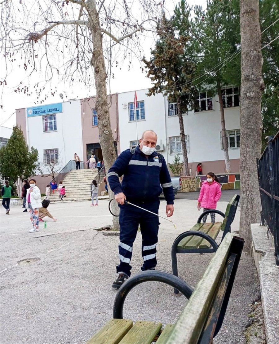 Mersin'de Yüz Yüze Eğitimin Başladığı Köy Okulları Teneffüs Aralarında Dezenfekte Ediliyor